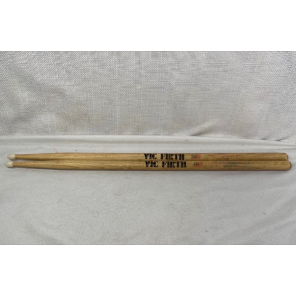 Vic Firth American Classic 5BN Hickory Drumsticks Nylon Tip Made in USA 16in